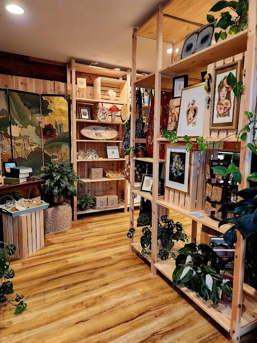 Hollow's Tattoo Studio & Art Gallery 4