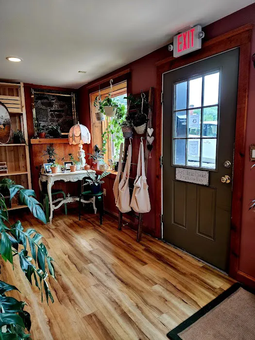 Hollow's Tattoo Studio & Art Gallery 7