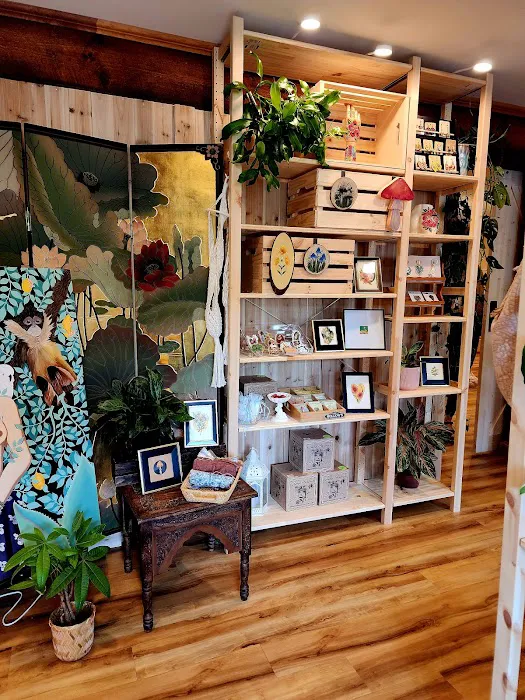 Hollow's Tattoo Studio & Art Gallery 8