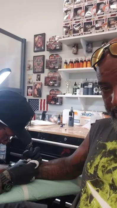 Rock'N Willy's Tattoo & Piercing 6