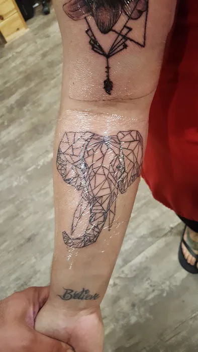 The Lucky 7 Tattoo Studio 0