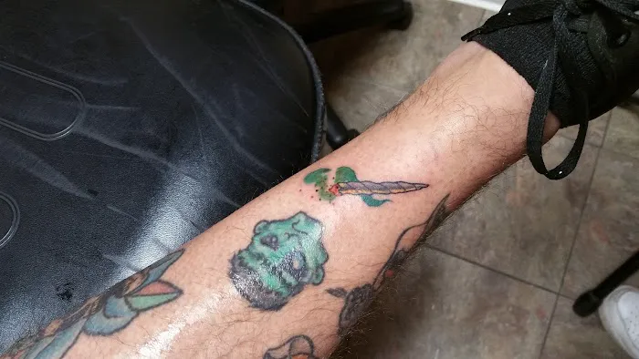 Slingin' Ink tattoo & piercing 0