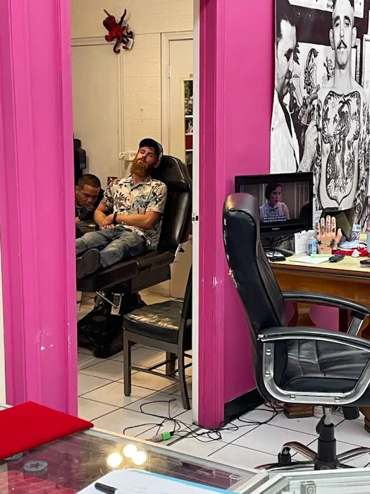 Pelican Tattoo & Body Piercing 3