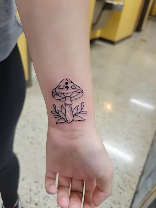Lucky Strike Tattoo and Body Piercing 3