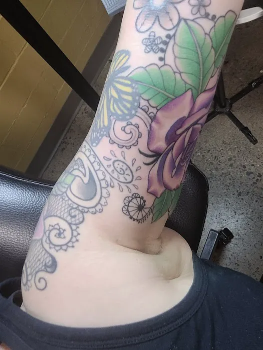 Lucky Strike Tattoo and Body Piercing 4