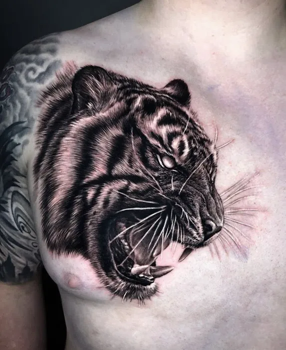 Unroyal Ink Tattoo Shop 8