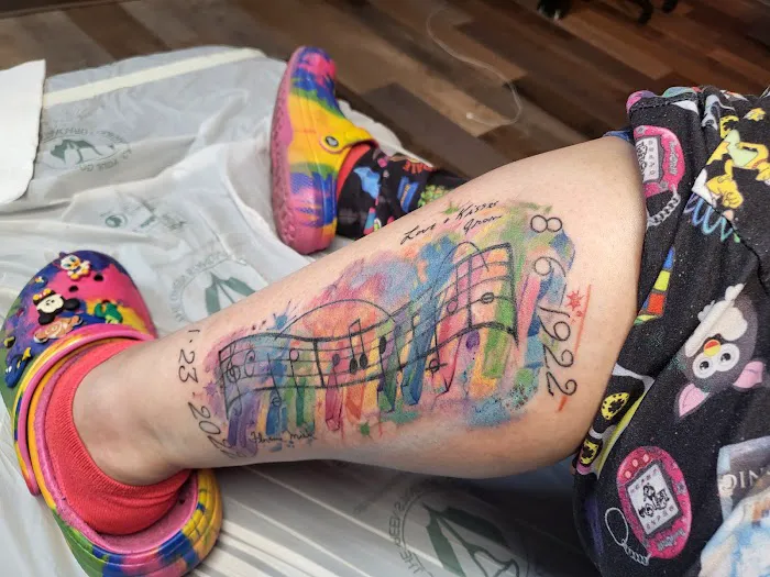Visual Expressions Tattoo & Piercing 1
