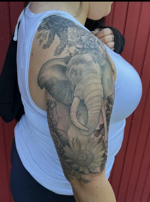 Visual Expressions Tattoo & Piercing 7