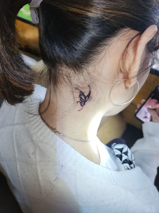 Golden Gates Bus Mobile Tattoo Studio 3