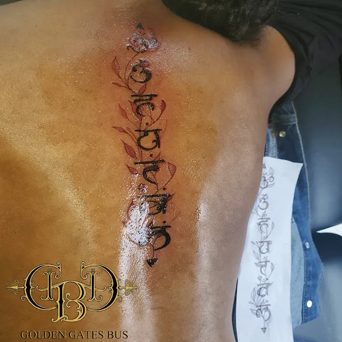 Golden Gates Bus Mobile Tattoo Studio 8