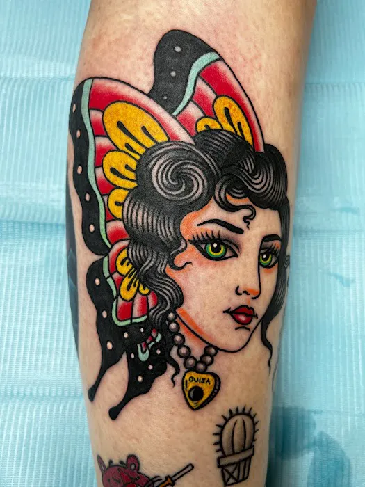 Instinkt Tattoo Shop 8