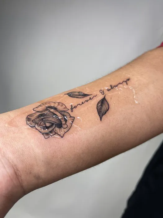 Le Uke Tattoo Studio 0