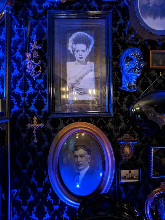 The Séance Tattoo Parlor 7
