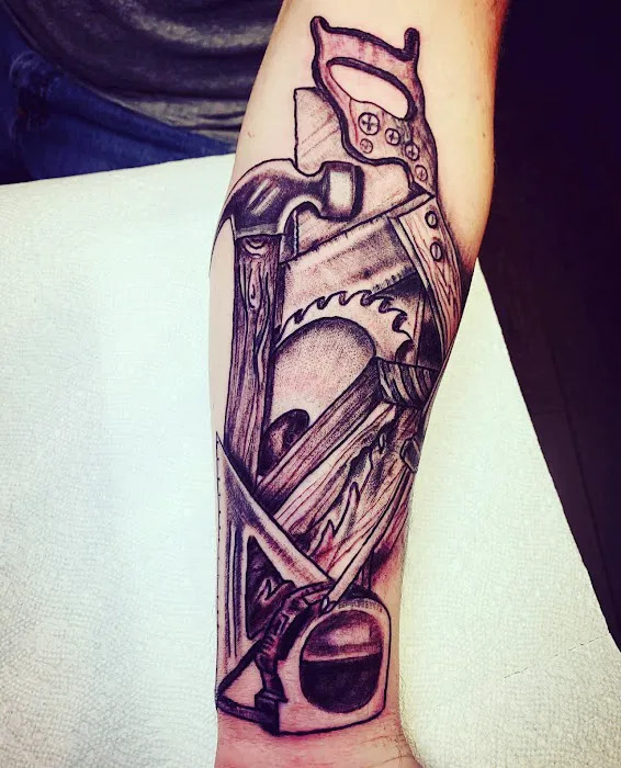 Gunns and Roses Tattoo and Piercing Parlor 0