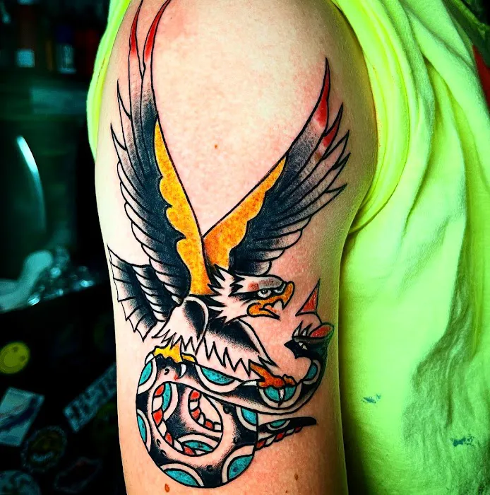 Gunns and Roses Tattoo and Piercing Parlor 7