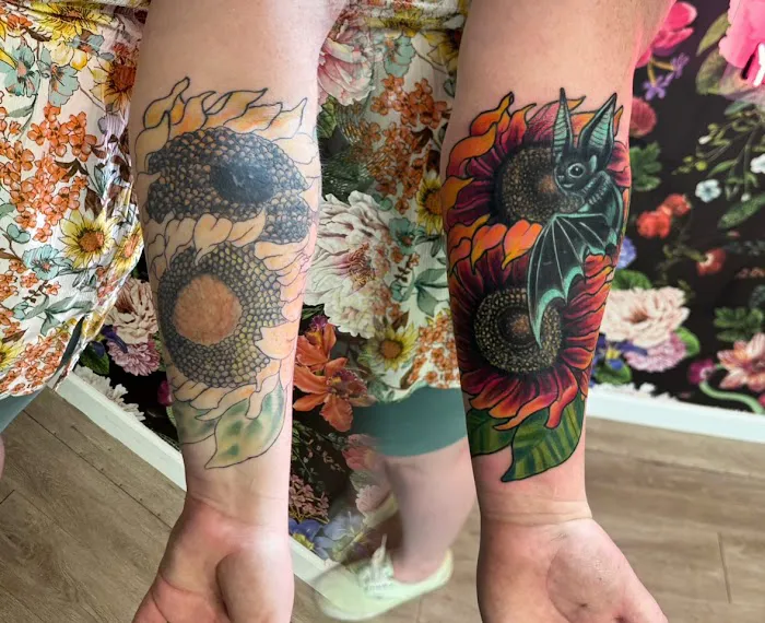 Lady Serpentine Tattoo Studio 2