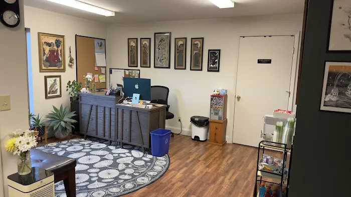 Lucky's Tattoo Studio 6