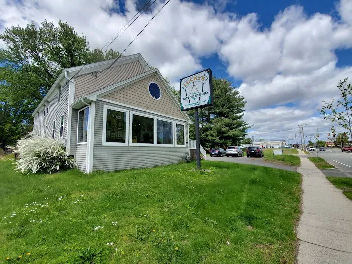Lucky's Tattoo Studio 2