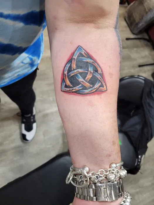 The Curly Wolf Tattoo Club 0