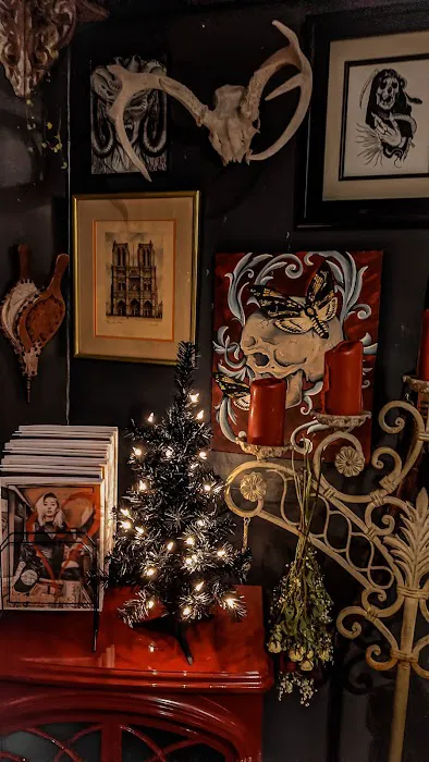 Lair 'O' Lilith Tattoo, Hair Salon and Spa 5