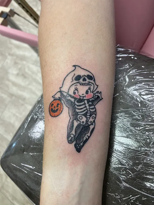 Shoobie Lee Tattoo Studio 3