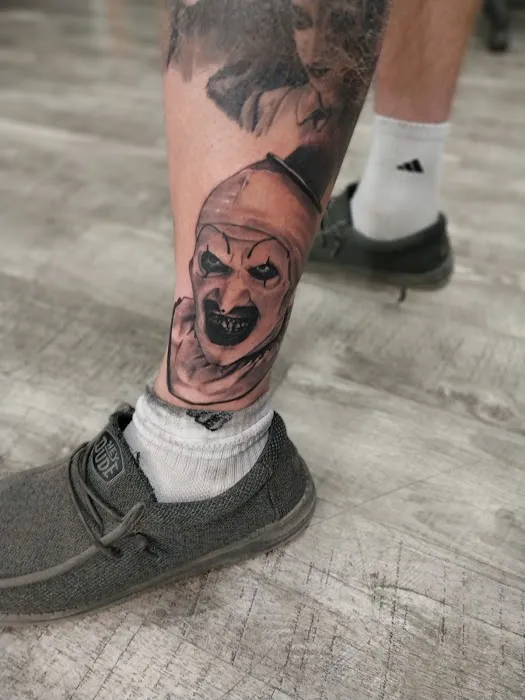 Black Lantern Tattoo Collective 0