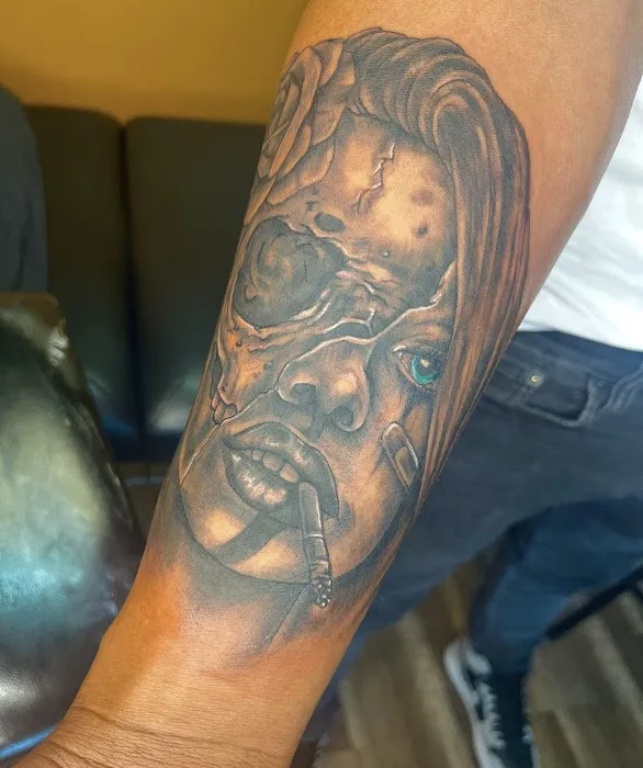 Gallery Thirty Two & Tattoo Company LLC 4