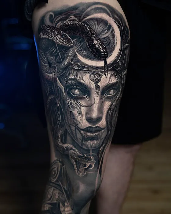 L.O.V.E.machine Tattoo & Piercing 0