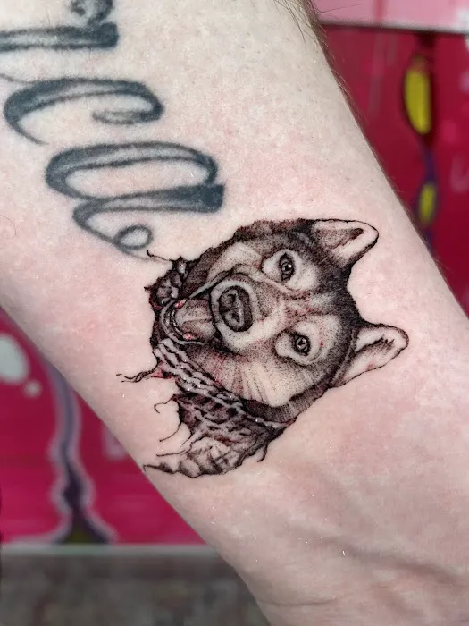 L.O.V.E.machine Tattoo & Piercing 5