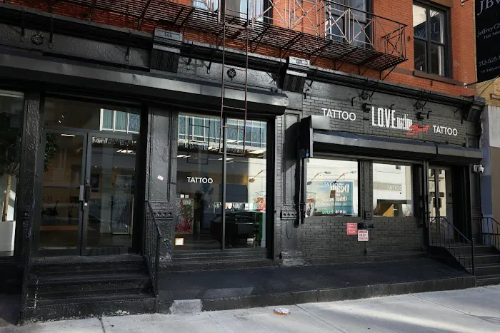 L.O.V.E.machine Tattoo & Piercing 6