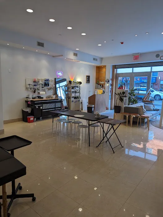 Hello Ink Tattoo Studio 8