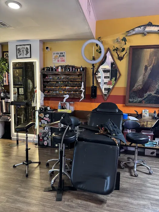 NO IDOLS TATTOO & PIERCING 6