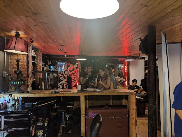Hustlers Parlour Tattoo and Piercing 5
