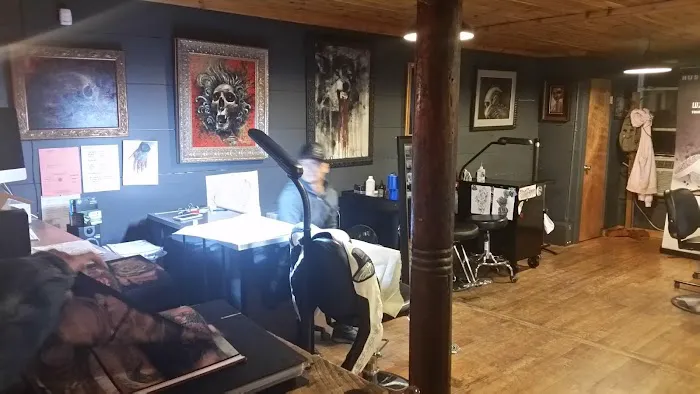 Hustlers Parlour Tattoo and Piercing 7