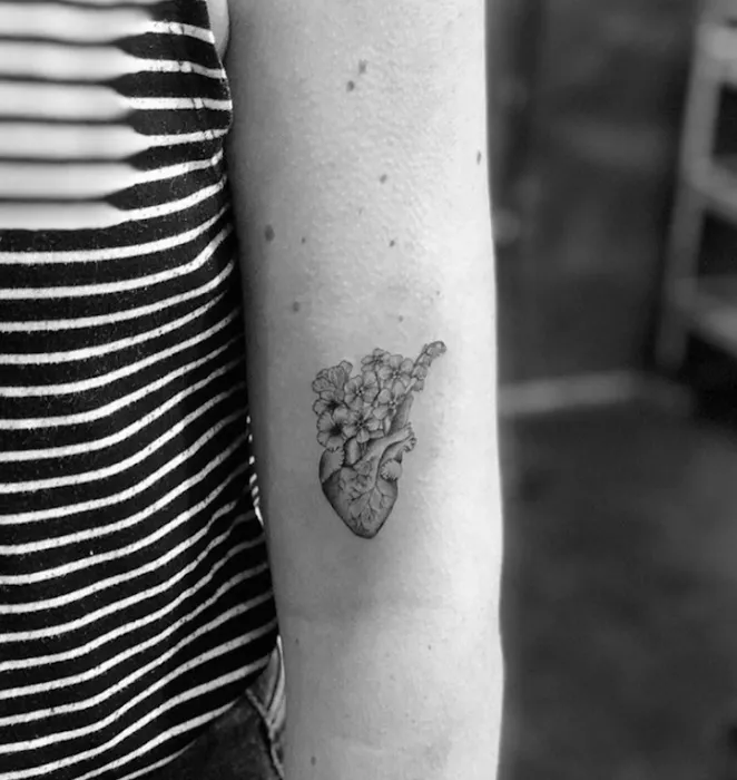 Fleur Noire Tattoo 9