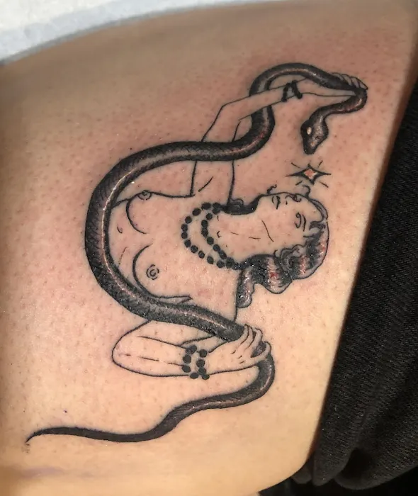 Hand of Glory Tattoo & Piercing 6