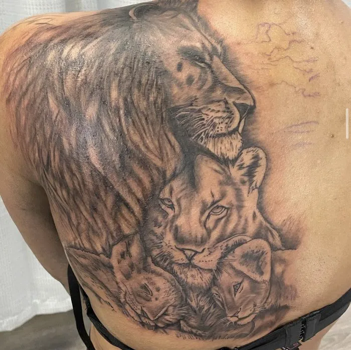 Golden Ink Tattoo Shop 2