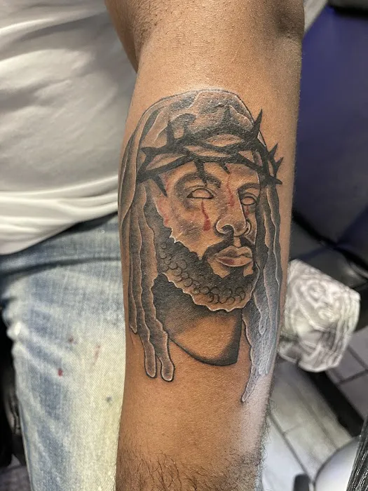 TOMMY LEE INKS 2