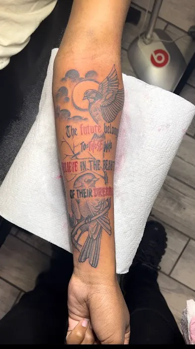 TOMMY LEE INKS 5