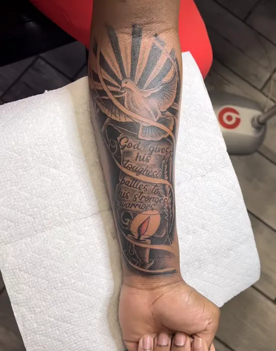TOMMY LEE INKS 8