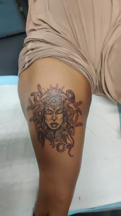 Youngink Tattoo Studio 6