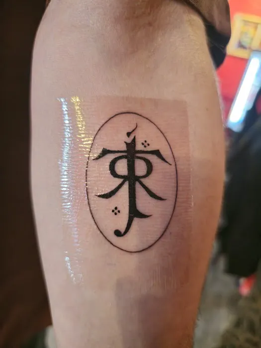 Redink Tattoo Studio 6