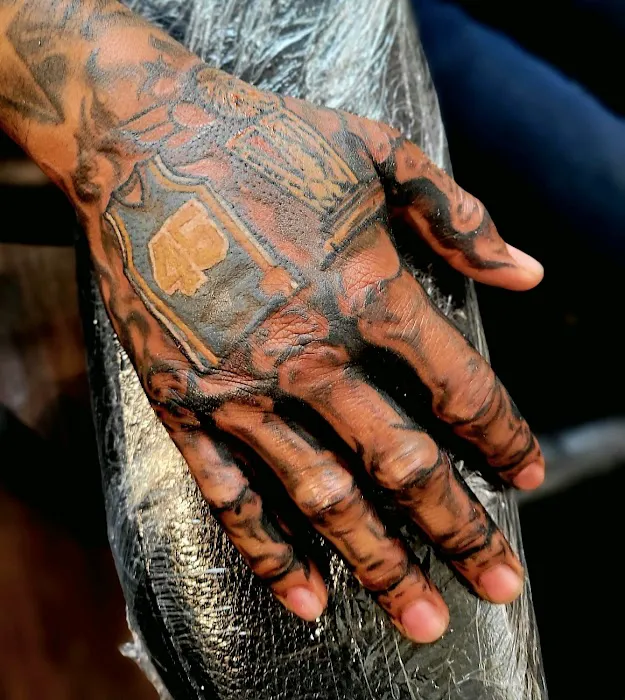 Shimmy Fingers Ink Tattoos! 9