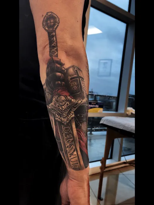 KINGS OF QUEENS Tattoo & Beauty Studio 7