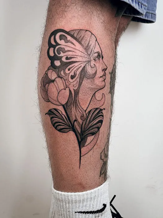 YZY art and tattoo studio 5