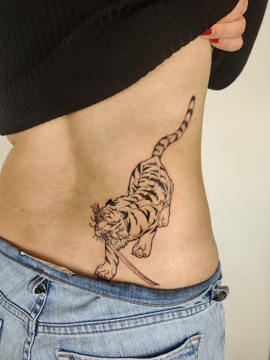 YZY art and tattoo studio 0