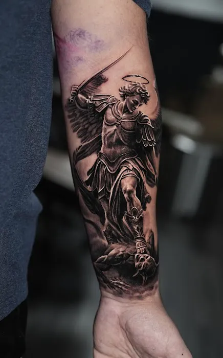Crop Circles Tattoo Studio 2