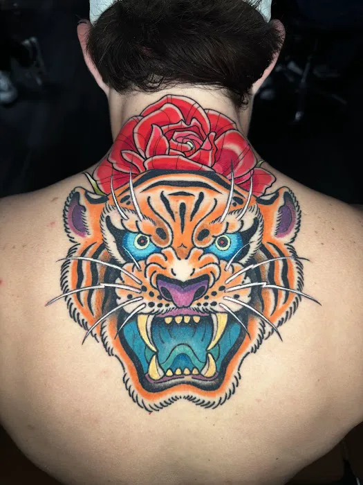 Crop Circles Tattoo Studio 6