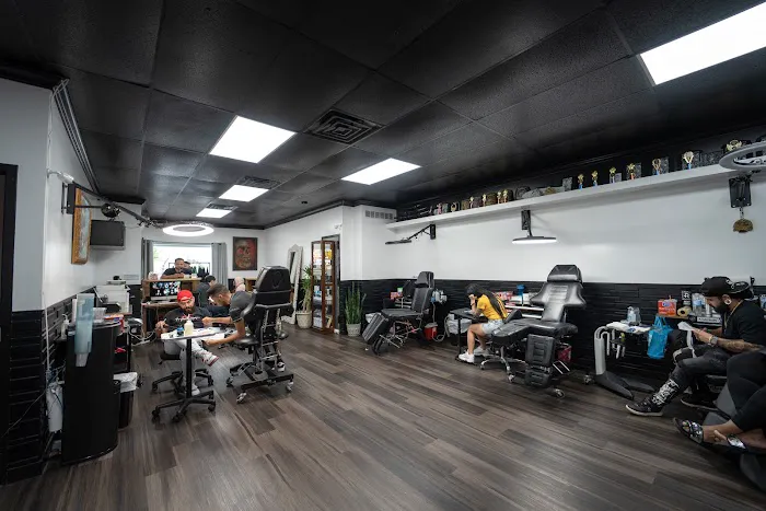 Crop Circles Tattoo Studio 0