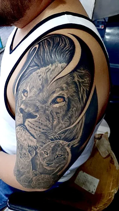 Monkey Tattoo Studio 6